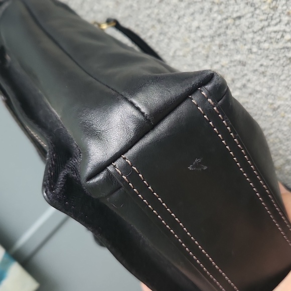 •Fossil Crossbody - Picture 7 of 16